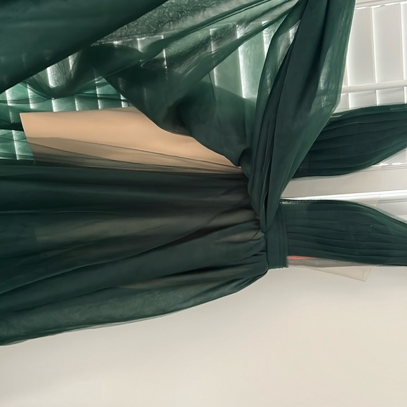 Evening tulle gown with plunging neck, Milla Emerald Green - Picture 9 of 12